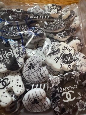 Chanel Black & White Resin 20 pc beads